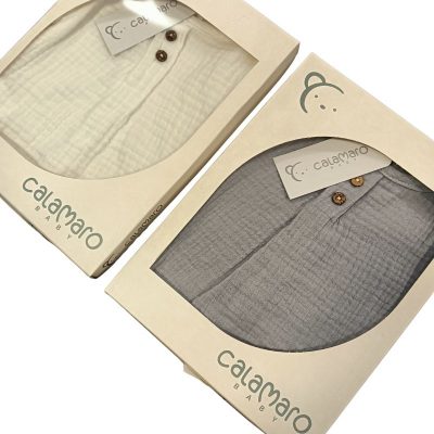 Conjunto bebé pololo y camisa Calamaro en algodón color natural y azul